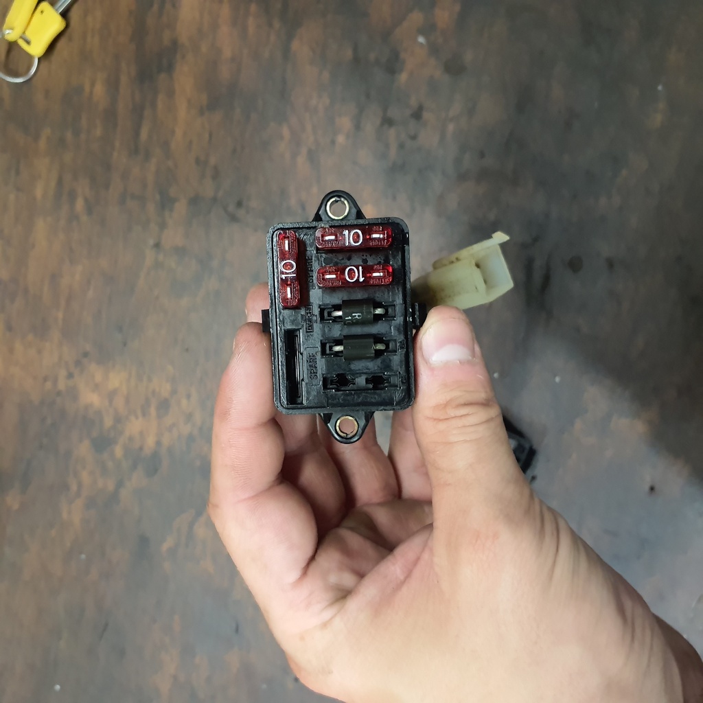 Boîte à fusibles occasion — Honda NX Transcity