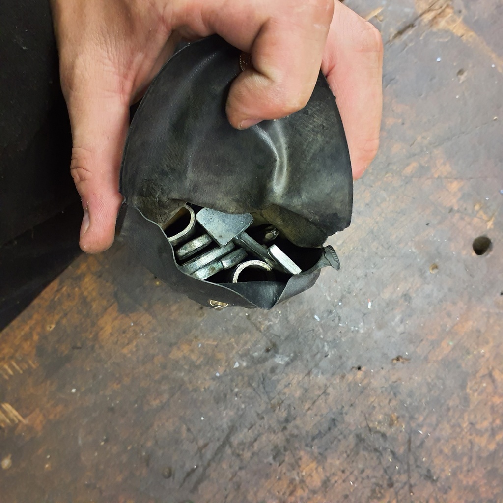 Trousse à outils occasion — Suzuki GSF 600 Bandit