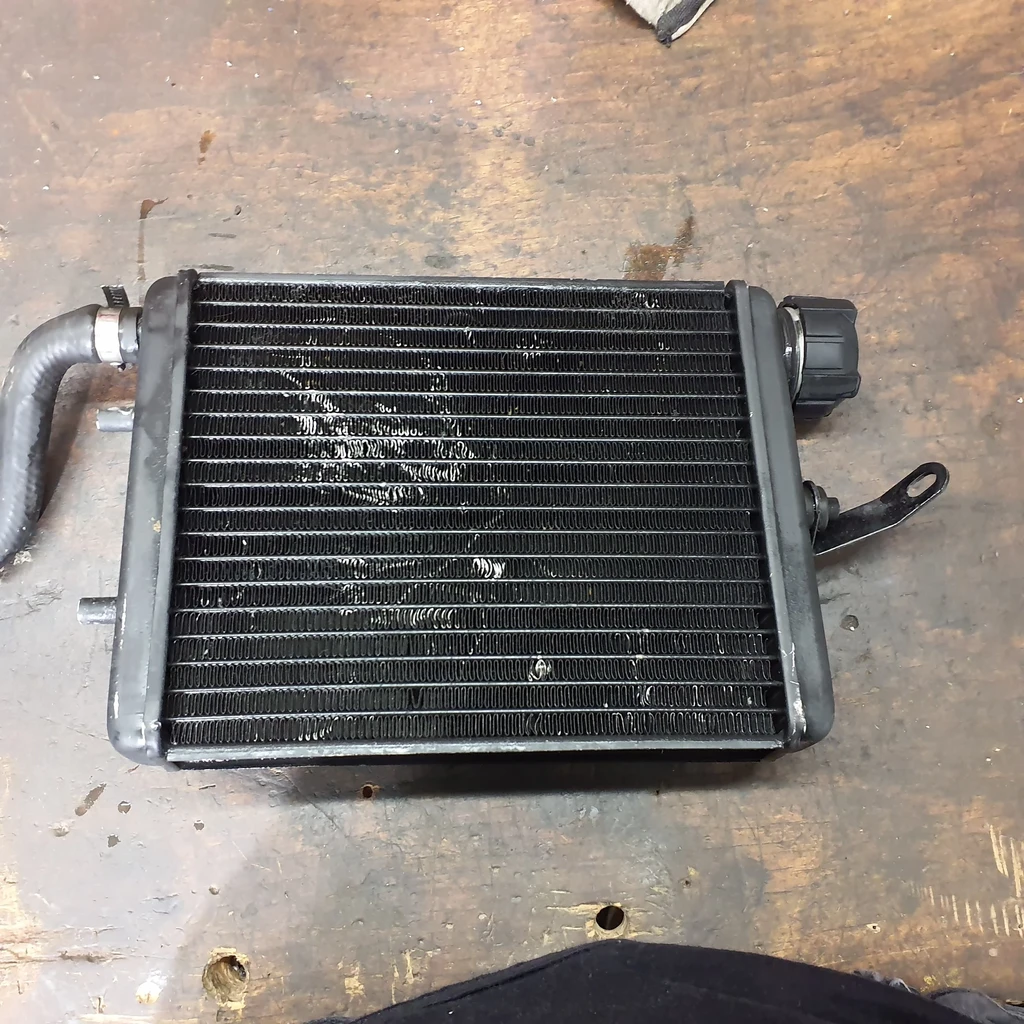 Radiateur de refroidissement occasion — Aprilia Red Rose