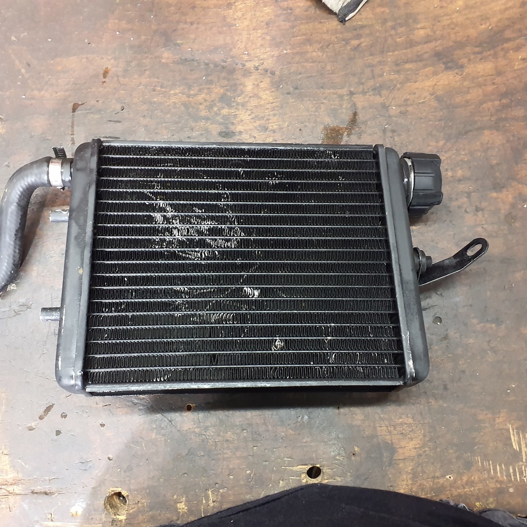 Radiateur de refroidissement occasion — Aprilia Red Rose