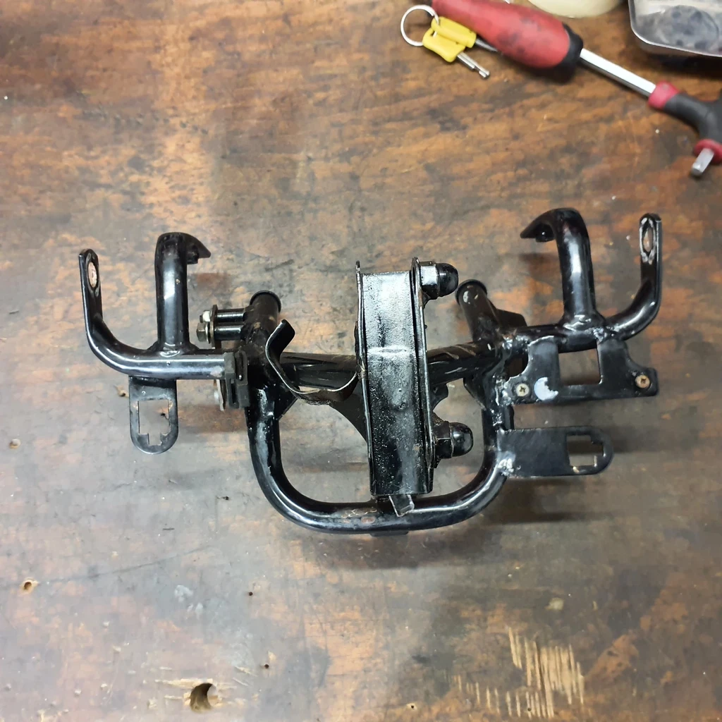 Araignée de carénage avant occasion — Honda NX 125 Transcity