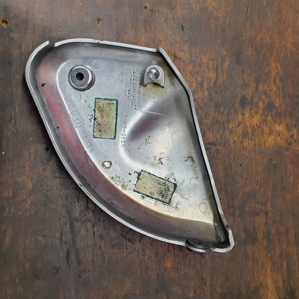 Cache carburateur droit occasion — Suzuki GSF 600 Bandit
