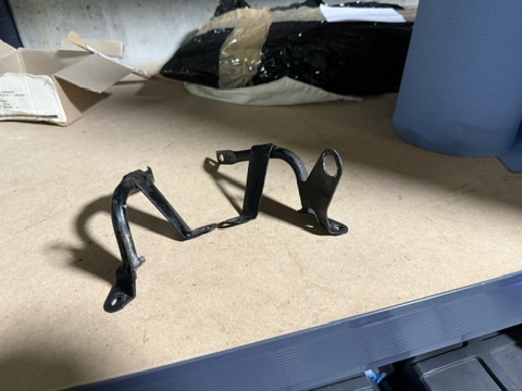 Grille de carénage latérale avec supports de montage