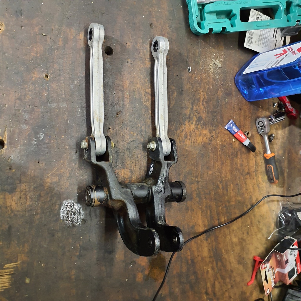 Biellette et basculeur de suspension arrière